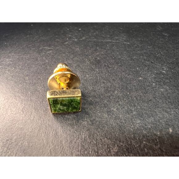 Vintage MCM La Mode Karatclad Nephrite Jade Gold Tone Rectangular Tie Tac - Picture 2 of 11